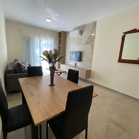 Seaside Luxury Flat In Harbour Tourist Area פאפוס