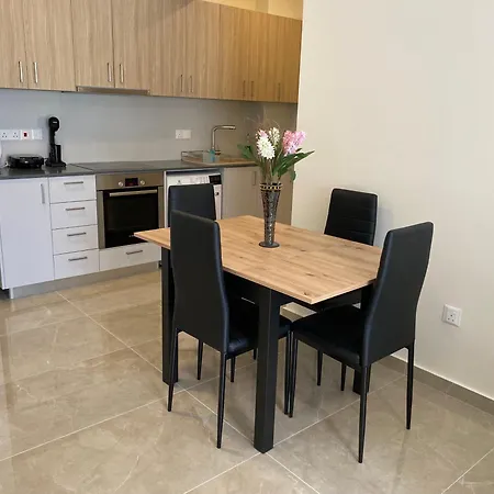 Seaside Luxury Flat In Harbour Tourist Area פאפוס