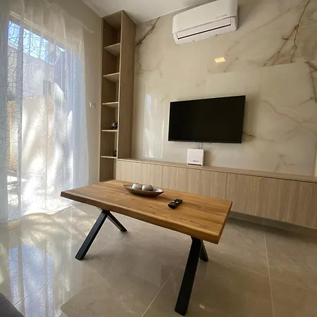 Apartment Seaside Luxury Flat In Harbour Tourist Area Paphos
