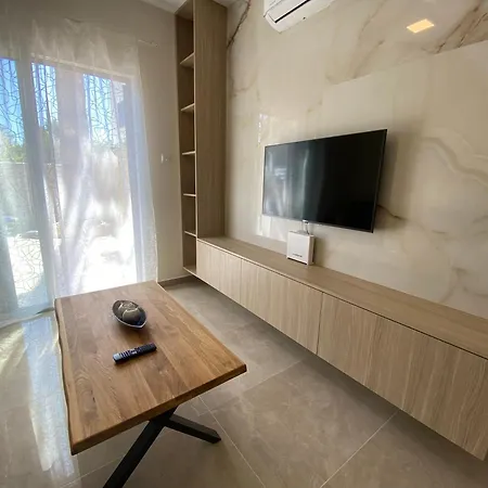 Seaside Luxury Flat In Harbour Tourist Area * Paphos