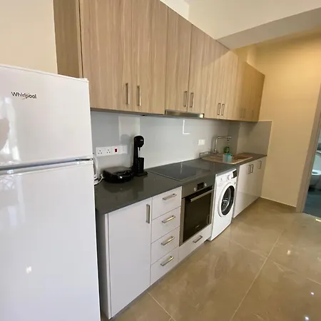 Seaside Luxury Flat In Harbour Tourist Area * Paphos