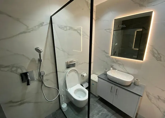 Seaside Luxury Flat In Harbour Tourist Area Apartamento Paphos