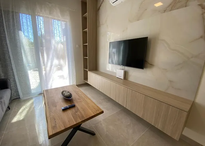 Seaside Luxury Flat In Harbour Tourist Area * Paphos