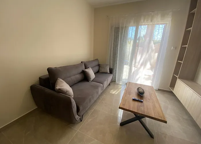 Seaside Luxury Flat In Harbour Tourist Area Paphos