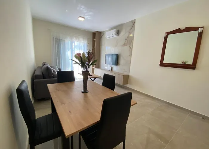 Seaside Luxury Flat In Harbour Tourist Area Paphos