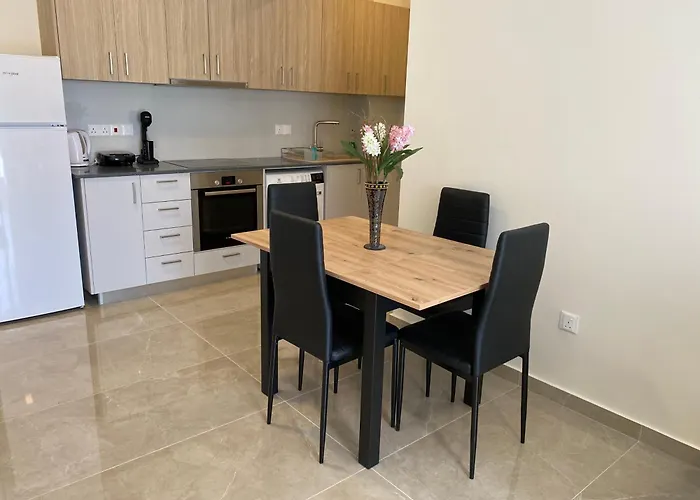 Seaside Luxury Flat In Harbour Tourist Area Paphos