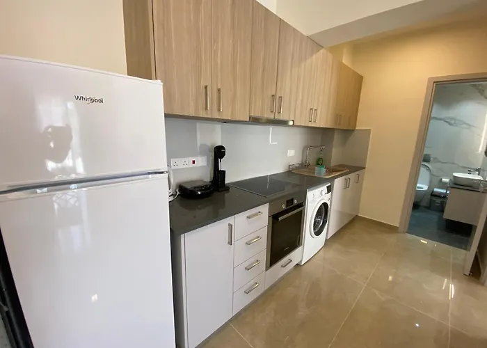 Seaside Luxury Flat In Harbour Tourist Area * Paphos