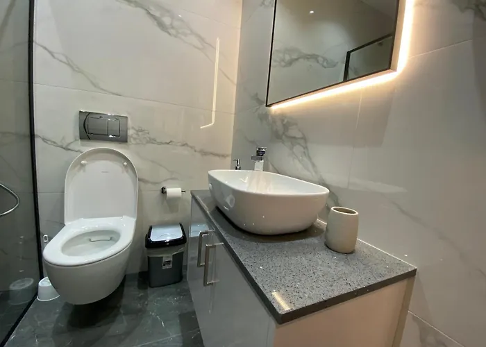 Seaside Luxury Flat In Harbour Tourist Area * Paphos