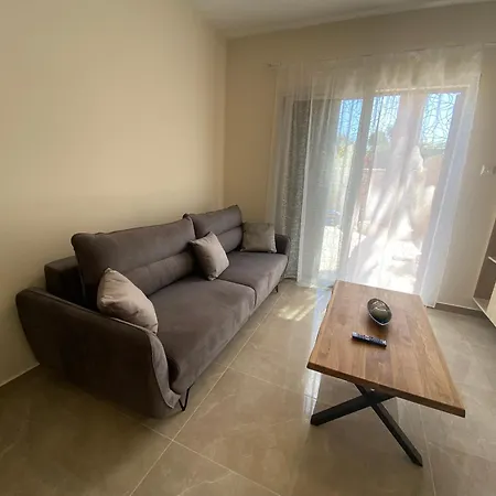 Seaside Luxury Flat In Harbour Tourist Area 파포스